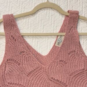 Knit V-Neck Tank Top in Dusty Rose - Lightweight Scallop Hem